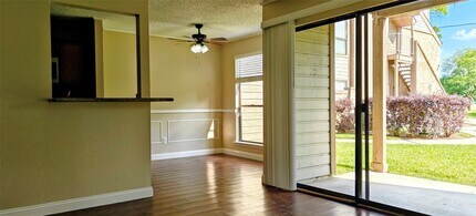 8413 Sands Point Dr in Houston, TX - Building Photo - Building Photo