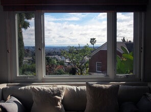 1760 N Fairfax Ave in Los Angeles, CA - Building Photo - Building Photo