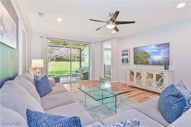 14919 Edgewater Cir in Naples, FL - Building Photo - Building Photo
