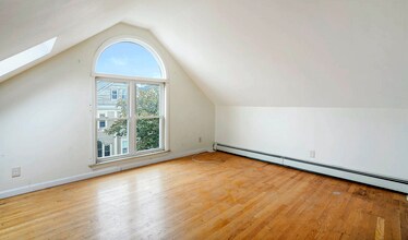 13 Sachem St, Unit 3 in Boston, MA - Foto de edificio - Building Photo