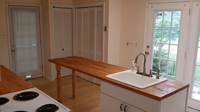 805 Walthour Rd in Savannah, GA - Building Photo - Building Photo