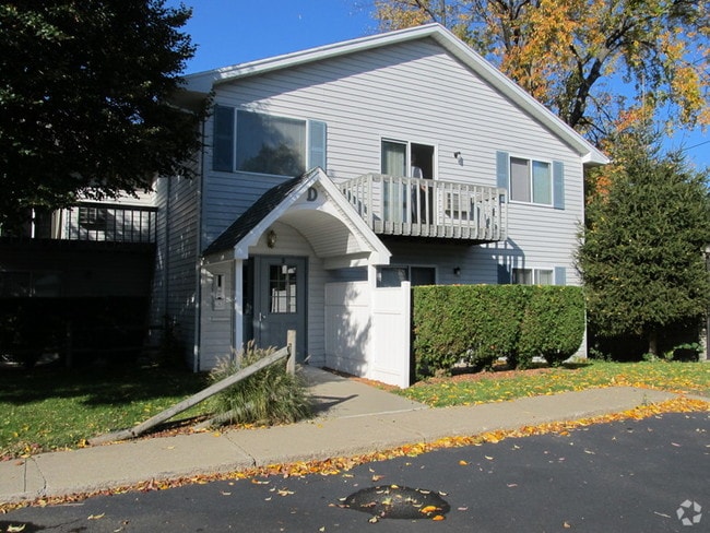 Lakewood Manor Apartments in Rochester, NY - Foto de edificio - Building Photo