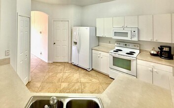 332 SW Glenwood Dr in Port St. Lucie, FL - Building Photo - Building Photo