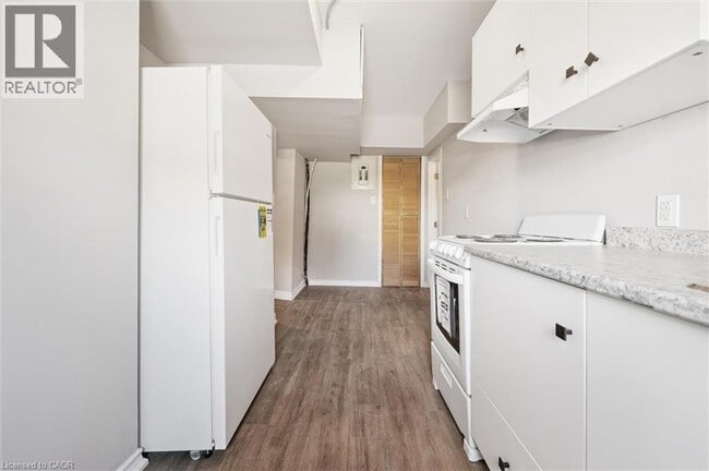 906 King St E in Cambridge, ON - Building Photo - Building Photo