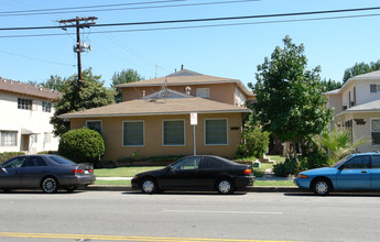 5660 Kester Ave in Van Nuys, CA - Building Photo - Building Photo