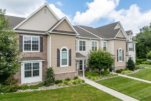 Woodhaven Commons in Old Bridge, NJ - Building Photo