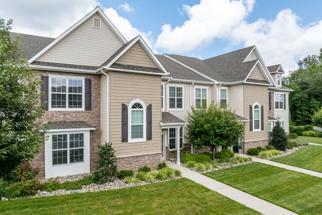 Woodhaven Commons in Old Bridge, NJ - Foto de edificio