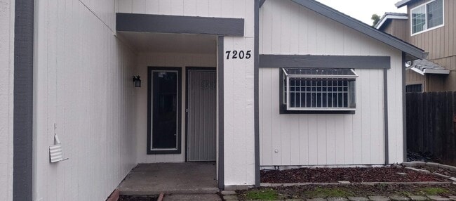 7205 Sharkon Ln in Stockton, CA - Building Photo - Building Photo
