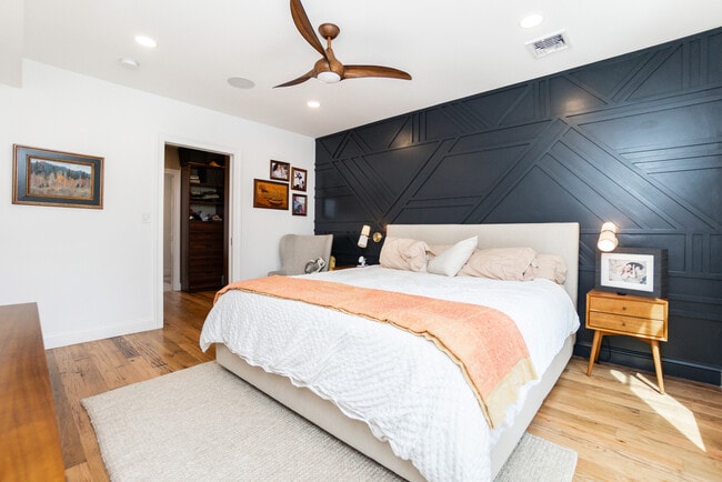 452 W 4th St, Unit 452