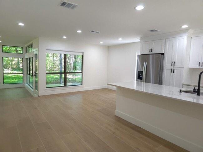 property at 14 Lehigh Springs Dr