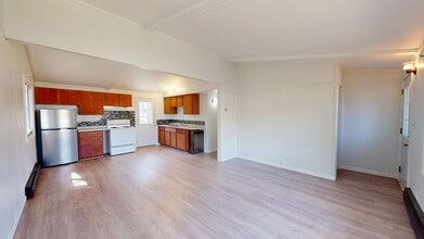 137 Cedar St in Gays Mills, WI - Foto de edificio - Building Photo
