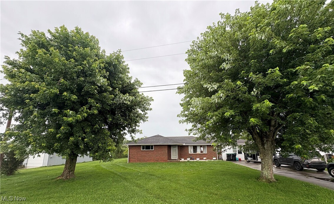 36 Prospect Dr in Cottageville, WV - Foto de edificio