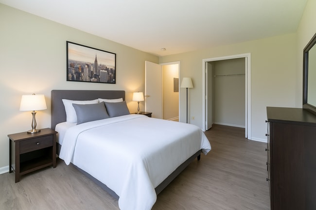 Valley Plaza Apartments in Cleveland, OH - Foto de edificio - Interior Photo