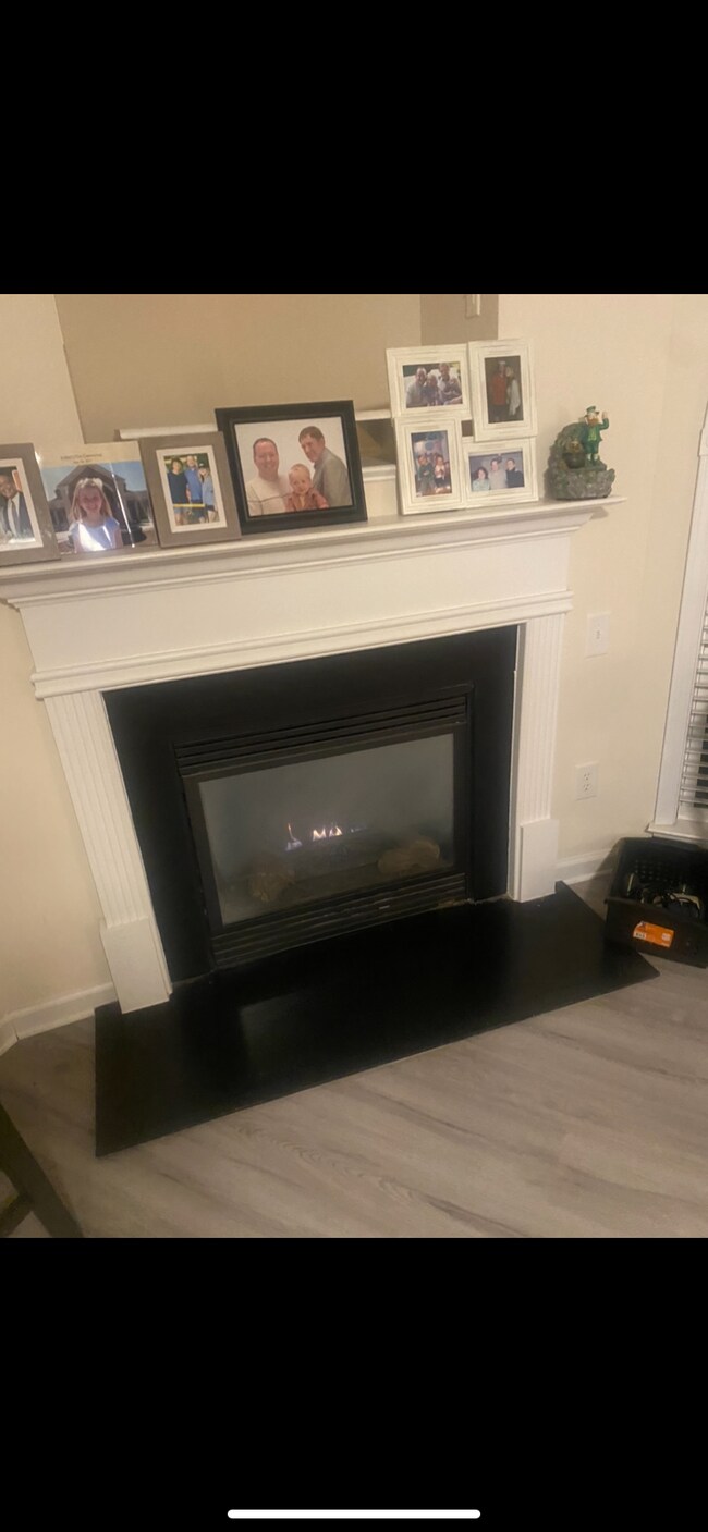 4345 Cedarcroft Ct, Unit 1A in Greensboro, NC - Foto de edificio - Building Photo