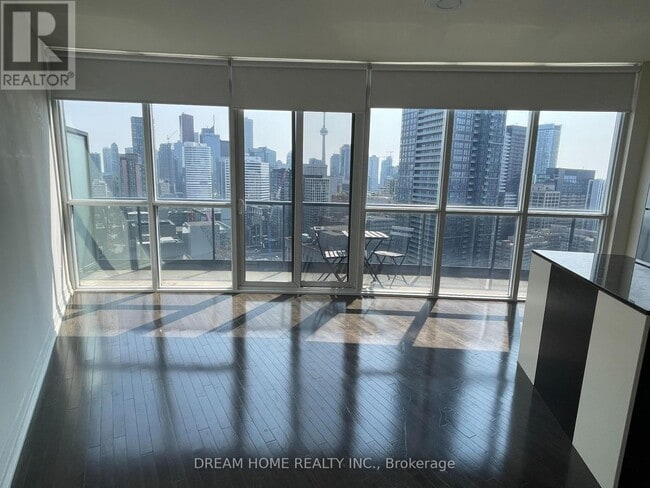 25 Carlton St. in Toronto, ON - Building Photo - Building Photo