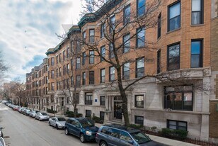 635 W Oakdale Ave, Unit 627-1 in Chicago, IL - Building Photo
