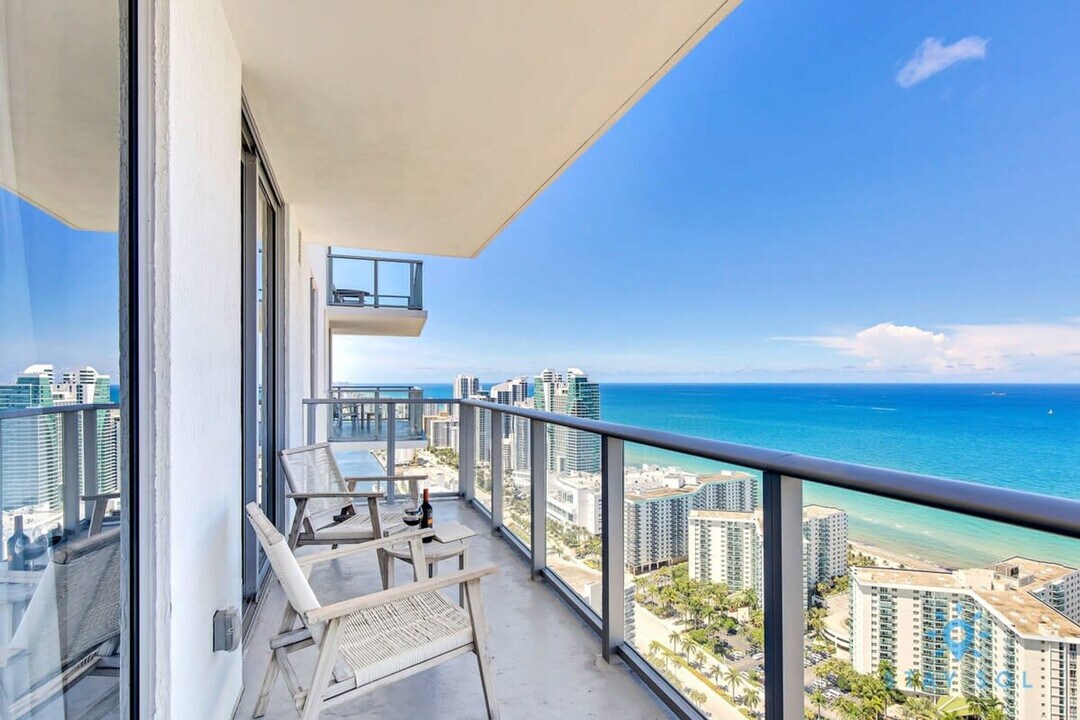 4010 S Ocean Dr in Hollywood, FL - Building Photo