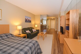130 Water St, Unit 9D in New York, NY - Building Photo - Building Photo