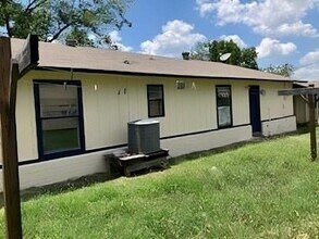 851 Aspen Ln in Cottonwood Shores, TX - Building Photo - Building Photo
