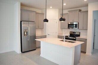 1433 Waverunner Ln in Winter Garden, FL - Building Photo - Building Photo