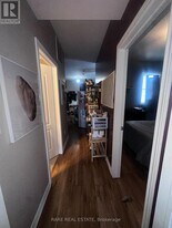 198 Augusta Ave in Toronto, ON - Building Photo