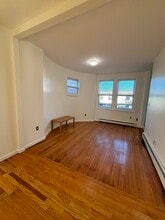 1371 Commonwealth Ave, Unit 3 in Boston, MA - Foto de edificio - Building Photo