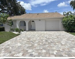11241 Temple Ct in Seminole, FL - Building Photo
