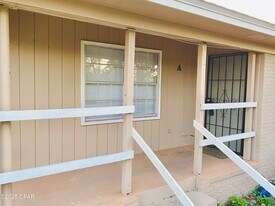 1925 W 27th St in Panama City, FL - Building Photo