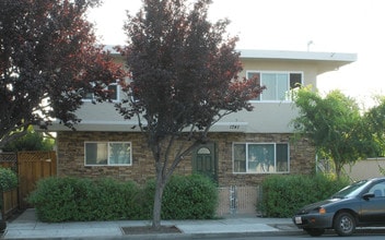 1741 Washington St in Santa Clara, CA - Building Photo - Building Photo