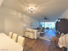 2230 Chesterbrook Ct in Naples, FL - Foto de edificio - Building Photo