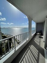 126 SE 15th Rd, Unit PH in Miami, FL - Building Photo