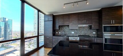 610 W Wayman St in Chicago, IL - Building Photo - Building Photo