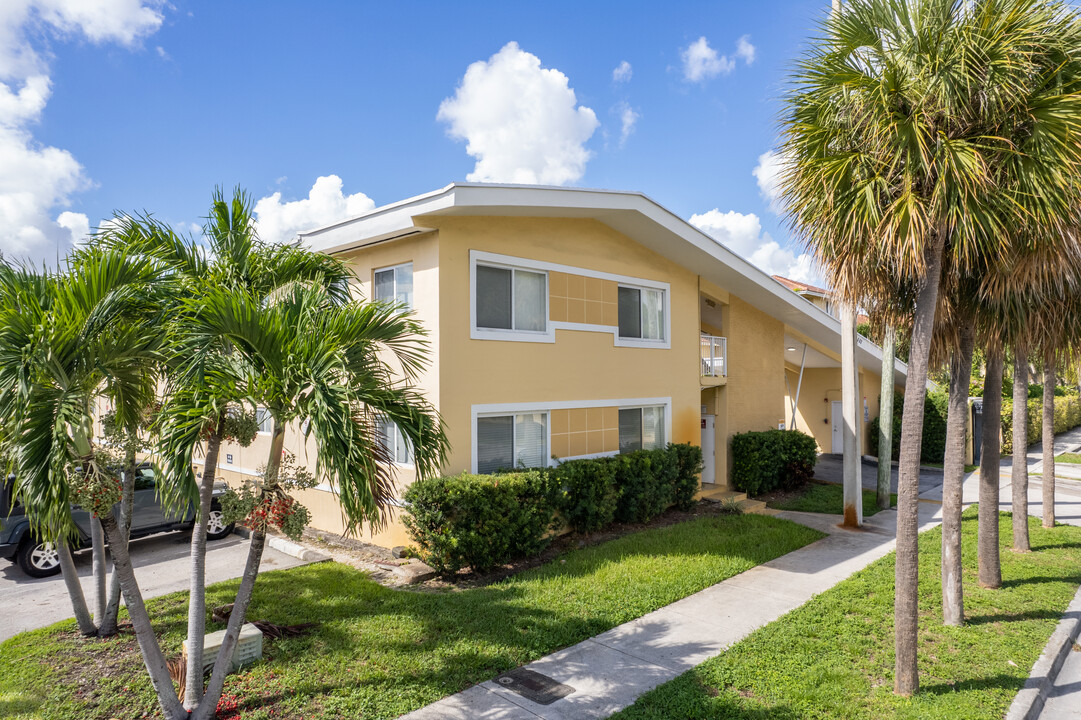 Snake Creek Landing Condos in North Miami Beach, FL - Building Photo