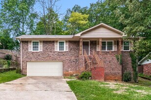 904 Glenvalley Dr in Birmingham, AL - Building Photo