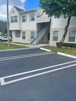 17565 NW 67th Pl in Miami Gardens, FL - Building Photo