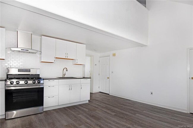 44 Ridge St, Unit 2 in Hastings On Hudson, NY - Foto de edificio - Building Photo
