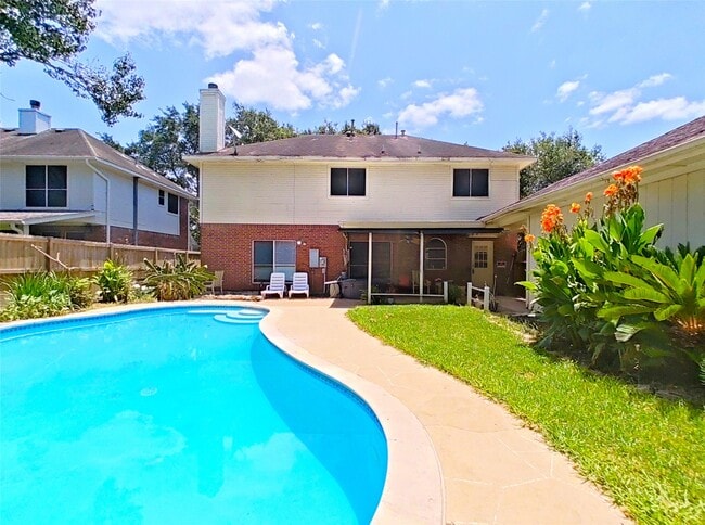 property at 2810 White Oak Ln