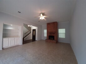 8 Fawnchase Ct in Spring, TX - Building Photo