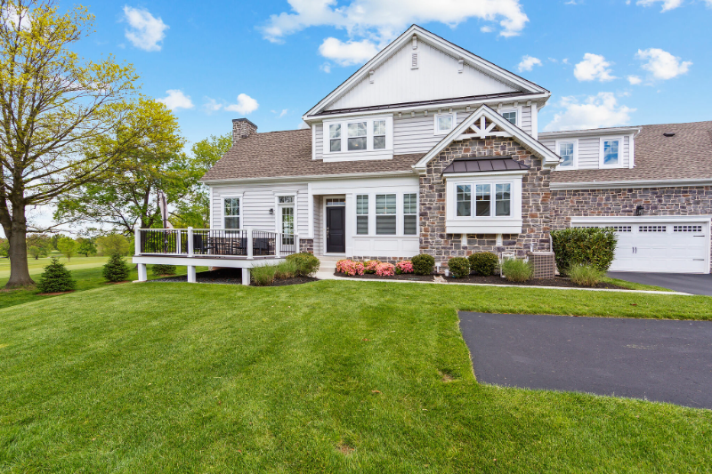 2103 Summit Dr in Royersford, PA - Building Photo