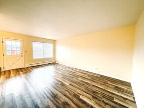 575 Berry Ave in Grayslake, IL - Building Photo - Building Photo