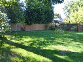4904 SE Bybee Blvd in Portland, OR - Building Photo - Building Photo