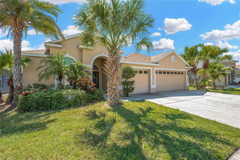 1833 Mira Lago Cir in Ruskin, FL - Building Photo