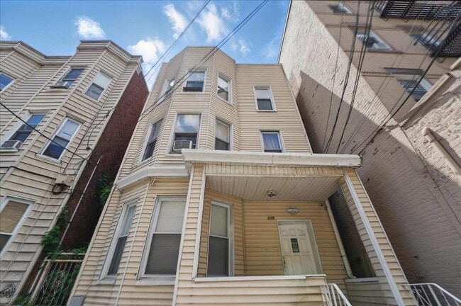 335 47th St in Union City, NJ - Building Photo - Building Photo