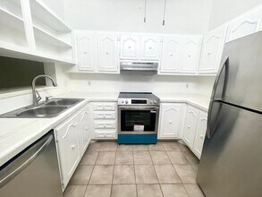 301 N Pine Island Rd, Unit 260 in Plantation, FL - Building Photo - Building Photo
