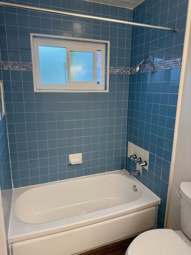 Olive Court Apartments in Fair Oaks, CA - Foto de edificio - Building Photo