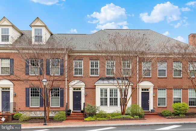 property at 3915 Chain Bridge Rd