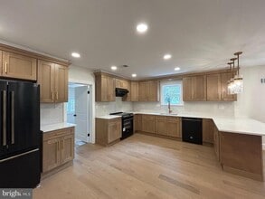 5 Locust St in West Chester, PA - Building Photo - Building Photo