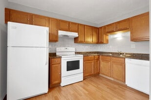 330 Mt Everest Dr in Fenton, MO - Building Photo