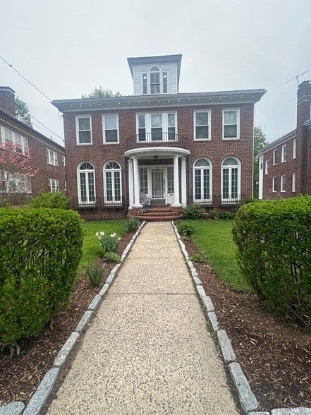51 Algonquin Rd in Newton, MA - Building Photo - Building Photo