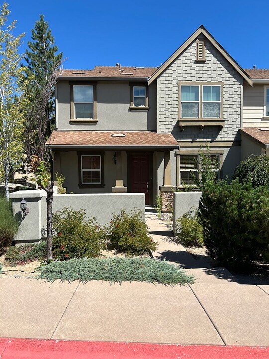 2165 Falling Star Loop in Reno, NV - Building Photo